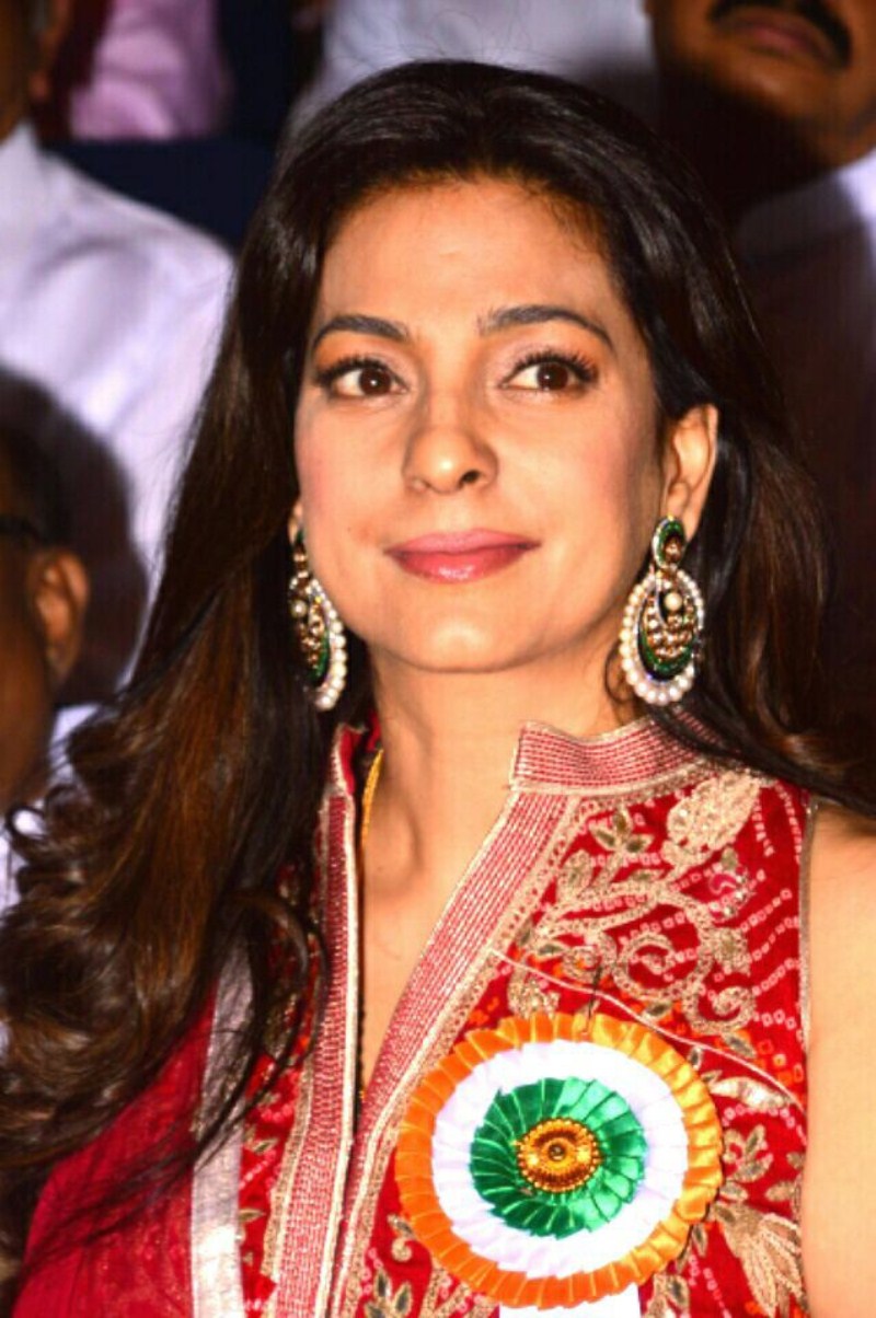 Bollywood Actress Juhi Chawla received the Indira Gandhi Memorial Award for social awareness. Juhi Chawla,Juhi Chawla receives 'Indira Gandhi Memorial Award',Indira Gandhi Memorial Award,Indira Gandhi Award,actress Juhi Chawla,Juhi