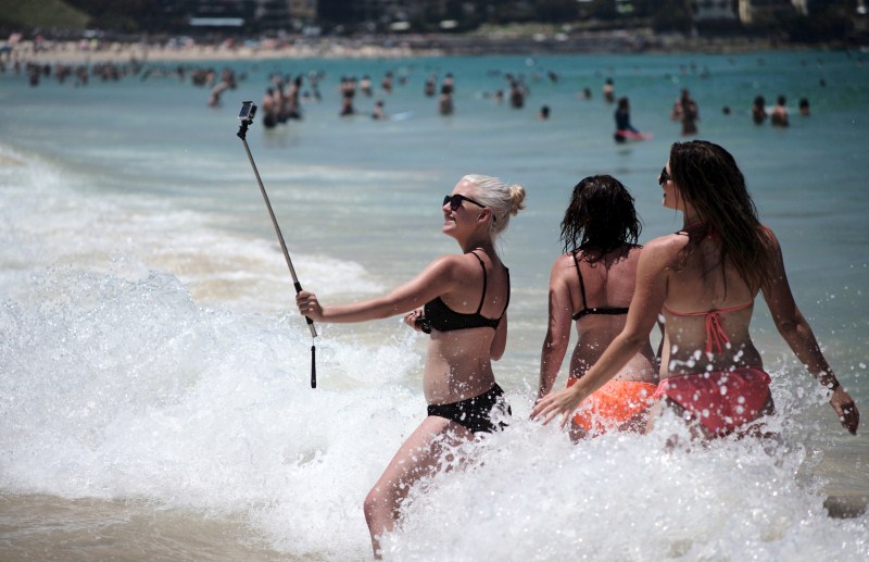 Australia's Bureau of Meteorology recorded temperatures over 40 degrees celsius (104 Fahrenheit) on Friday, with the possibility of breaking the November record of 41.8 degrees set in 1982. Heat Wave,Heat Wave across Australia,Heat Wave hits Australia,Australia Heat Wave