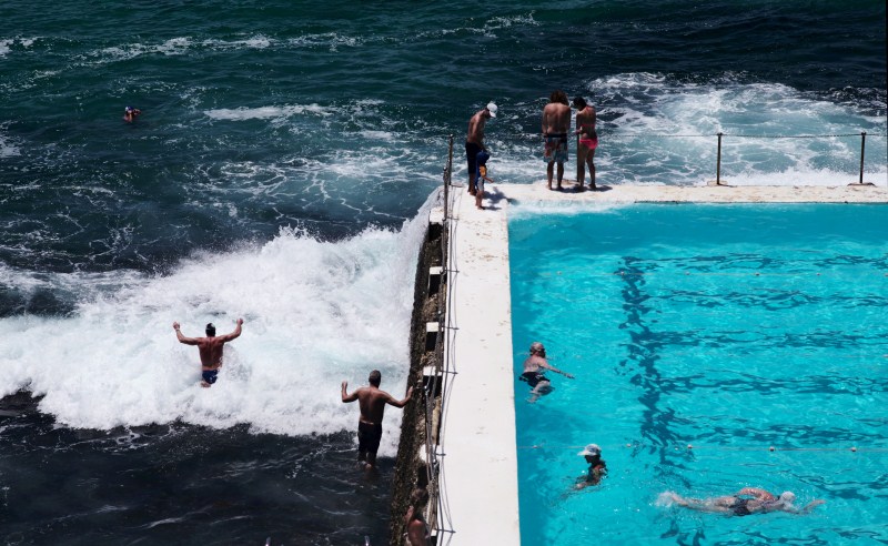 Australia's Bureau of Meteorology recorded temperatures over 40 degrees celsius (104 Fahrenheit) on Friday, with the possibility of breaking the November record of 41.8 degrees set in 1982. Heat Wave,Heat Wave across Australia,Heat Wave hits Australia,Australia Heat Wave