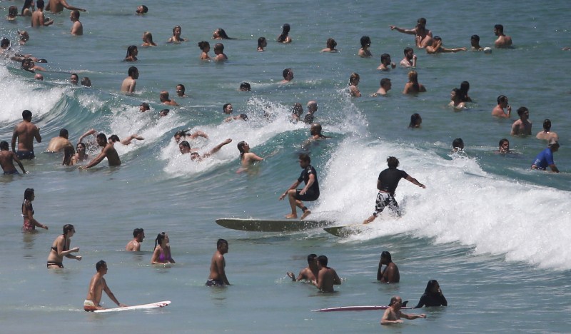 Australia's Bureau of Meteorology recorded temperatures over 40 degrees celsius (104 Fahrenheit) on Friday, with the possibility of breaking the November record of 41.8 degrees set in 1982. Heat Wave,Heat Wave across Australia,Heat Wave hits Australia,Australia Heat Wave