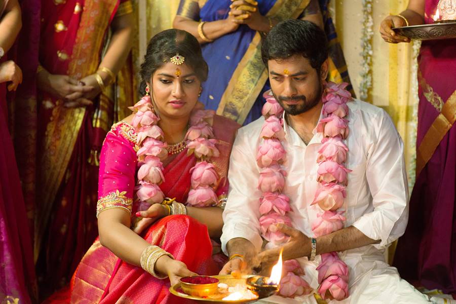 Popular Tamil Actor Aari married his longtime girlfriend Nadiya at Kalikambal temple at Parrys in Chennai. Aari and Nadiya's Family and friends graced the event and blessed the couples. Aari and Nadiya Wedding Pictures,Aari and Nadiya Wedding,Aari Wedding,Aari Wedding Pictures,Aari marriage