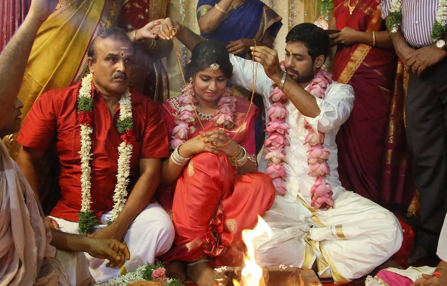 Popular Tamil Actor Aari married his longtime girlfriend Nadiya at Kalikambal temple at Parrys in Chennai. Aari and Nadiya's Family and friends graced the event and blessed the couples. Aari and Nadiya Wedding Pictures,Aari and Nadiya Wedding,Aari Wedding,Aari Wedding Pictures,Aari marriage