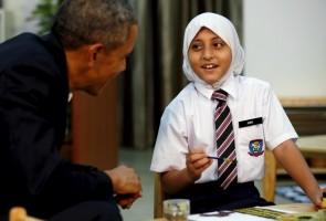 Barack Obama,Barack Obama hugs refugee,Barack Obama hugs refugee kids,President Barack Obama,Barack Obama pics,Barack Obama images,Barack Obama photos,Barack Obama stills