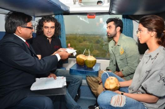 The Tamasha couple, Ranbir Kapoor and Deepika Padukone along with Director Imtiaz Ali depart from Mumbai for the capital city.