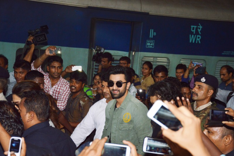 The Tamasha couple, Ranbir Kapoor and Deepika Padukone along with Director Imtiaz Ali depart from Mumbai for the capital city. Ranbir Kapoor,Deepika Padukone,Ranbir Kapoor and Deepika Padukone,Tamasha,Tamasha promotion,Ranbir-Deepika's exciting train journey begins,Ranbir-Deepika train journey begins,Ranbir Deepika train journey