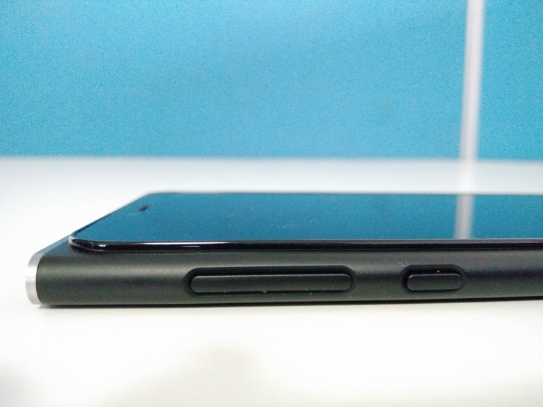 Obi is expected to launch its affordable Worldphone SF1 in India this month and here are some photos that offer a closer look at the device ahead of its official launch. Obi Worldphone SF1 first impression,Obi Worldphone SF1 unbox,Obi Worldphone SF1 india,Obi Worldphone SF1 release date in india,Obi Worldphone SF1 launch,Obi Worldphone SF1 price,Obi Worldphone SF1 features,Obi Worldphone SF1 design,Obi Worldphone SF1 phot