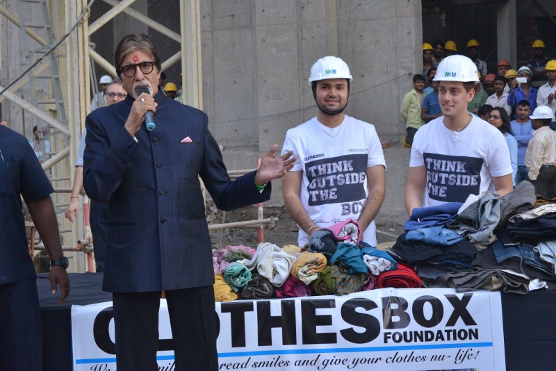 Bollywood actor Amitabh Bachchan spreads warmth in the Delhi winter with 'Aaj Ki Raat Hai Zindagi' heroes Amitabh Bachchan,actor Amitabh Bachchan,big b,Aaj Ki Raat Hai Zindagi,Aaj Ki Raat Hai Zindagi heros