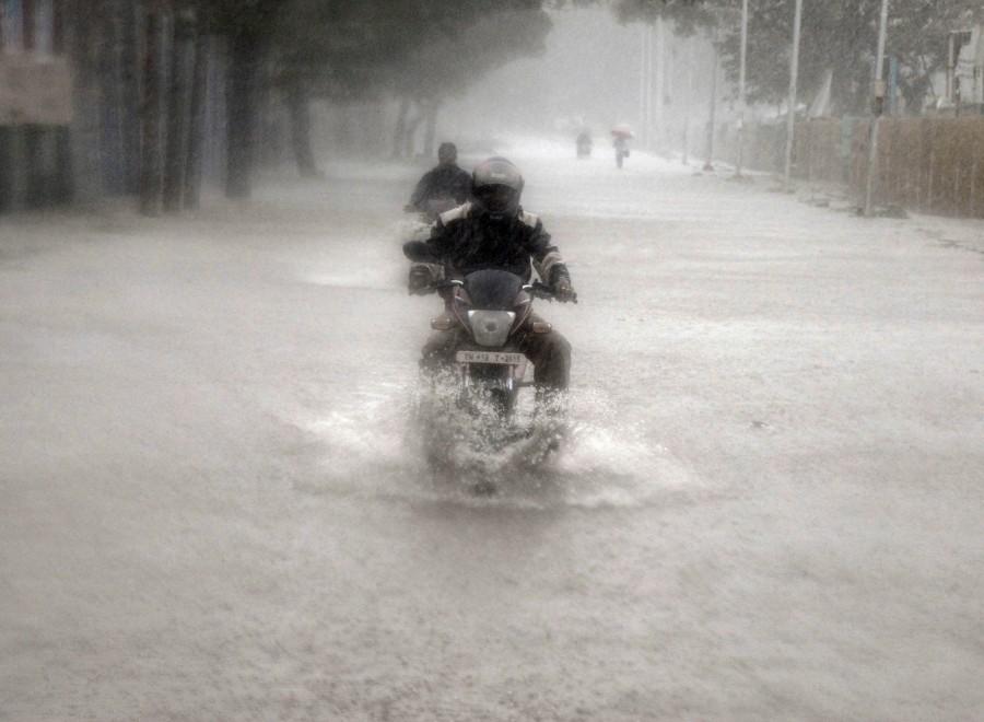 Torrential rain battered several areas in Tamil Nadu on Monday which were just recovering from an early bout of rain. Heavy rain batters Chennai,Heavy rain in Chennai,chennai heavy rain,#Chennairains,chennai rains,Heavy rain