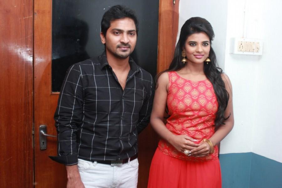 Tamil film Hello Naan Pei Pesuren Audio Launch event held at Chennai. Actor Vaibhav Reddy, Actress Oviya, Aishwarya Rajesh, director Sundar C, VTV Ganesh, Thalapathy Dinesh, Siddharth Vipin, Yogi Babu, S Baskar, Singampuli and others graced the event Hello Naan Pei Pesuren Audio Launch,Hello Naan Pei Pesuren,Vaibhav Reddy,Oviya,Aishwarya Rajesh,Sundar C,VTV Ganesh,Thalapathy Dinesh,Siddharth Vipin,Hello Naan Pei Pesuren Audio Launch pics,Hello Naan Pei Pesuren Audio Launch images,Hello Naan Pei Pesure