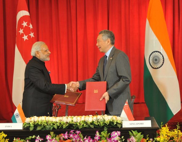 Ndia and Singapore signed a joint declaration on strategic partnership and nine bilateral accords on Tuesday (24 November), the second day of Prime Minister Narendra Modi's visit to this city state. India,Singapore,modi,Modi in Singapore,Prime Minister Narendra Modi,Narendra Modi,Modi,Singapore President Tony Tan Keng Yam,Emeritus Senior Minister Goh Chok Tong,Tony Tan Keng Yam,Goh Chok Tong