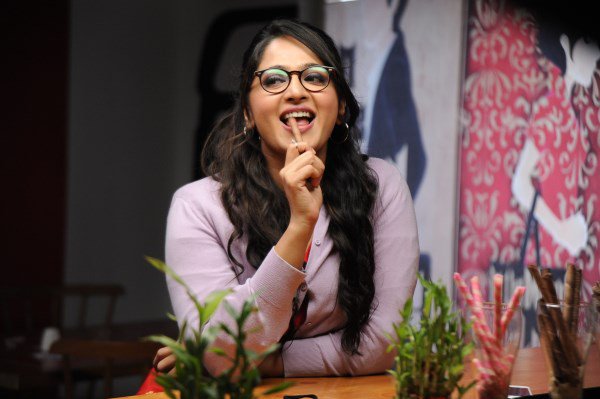 South Indian Actress Anushka Shetty stills from 'Size Zero' (Inji Iduppazhagi) Movie. Anushka Shetty,actress Anushka Shetty,Size Zero,Inji Iduppazhagi,Anushka Shetty in Size Zero,Anushka Shetty in Inji Iduppazhagi,Inji Iduppazhagi movie stills,arya