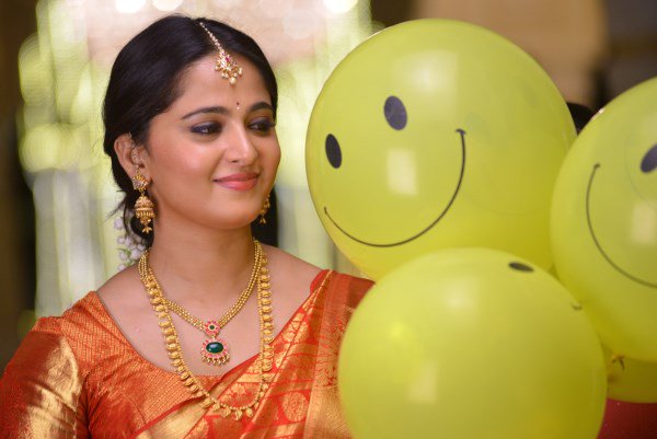 South Indian Actress Anushka Shetty stills from 'Size Zero' (Inji Iduppazhagi) Movie. Anushka Shetty,actress Anushka Shetty,Size Zero,Inji Iduppazhagi,Anushka Shetty in Size Zero,Anushka Shetty in Inji Iduppazhagi,Inji Iduppazhagi movie stills,arya