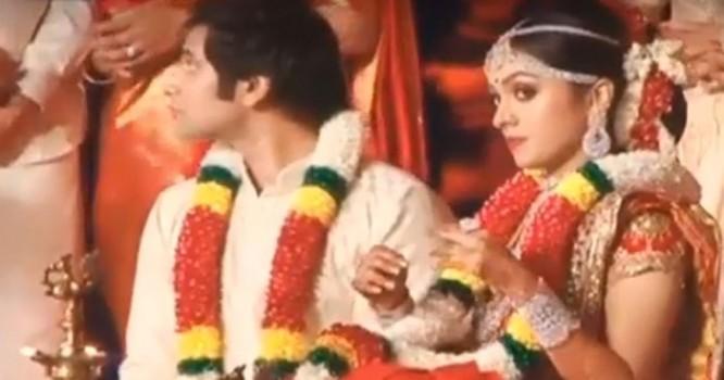 NRI businessman Ravi Pillai's daughter Arathi married Kochi-based doctor Adithya Vishnu in an extravagant wedding ceremony tat took place at Asramam Maidan in Kollam on 26 November.