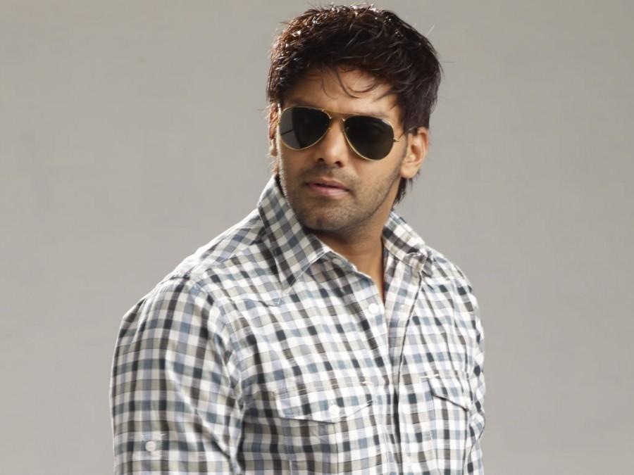 Inji Iduppazhagi (Size Zero) is an upcoming Telugu and Tamil romantic comedy film directed by Prakash Kovelamudi. Anushka Shetty and Arya playing in the lead role. Inji Iduppazhagi,Inji Iduppazhagi review,Size Zero,Size Zero review,Anushka Shetty,arya