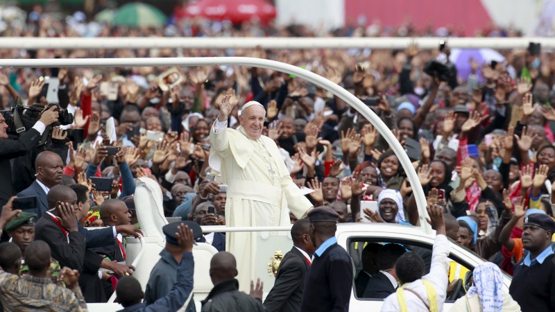 Pope Francis waves to faithful as he arrives for a Papal mass in Kenya's capital Nairobi. Pope Francis,Pope Francis Lands in Africa,Pope Francis in Africa,Pope Francis in Kenya