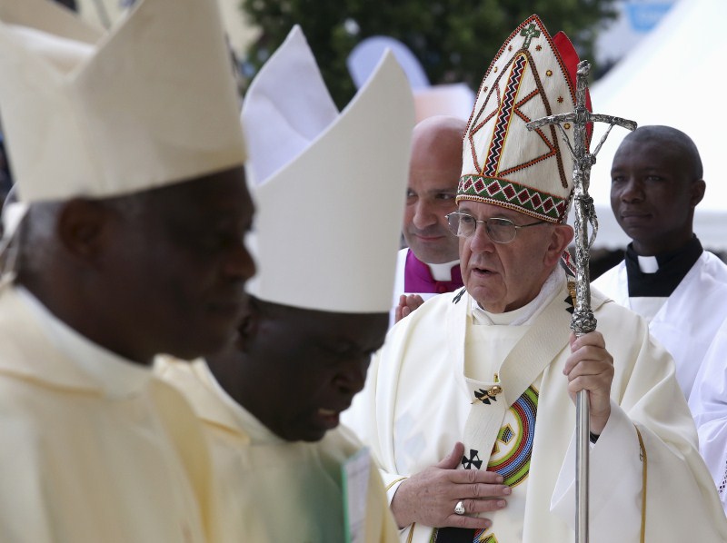 Pope Francis waves to faithful as he arrives for a Papal mass in Kenya's capital Nairobi. Pope Francis,Pope Francis Lands in Africa,Pope Francis in Africa,Pope Francis in Kenya