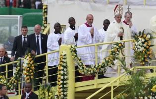 Pope Francis,Pope Francis Lands in Africa,Pope Francis in Africa,Pope Francis in Kenya