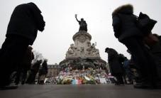 Victim families pay tribute at memorial ceremony at Les Invalides monument in Paris, France on 21 November.