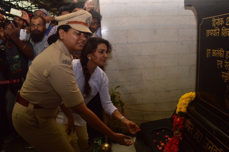 Bollywood actress Juhi Chawla was seen inaugurating a blood donation camp at CST station early this morning on 27 November 2015. Juhi Chawla,actress Juhi Chawla,Juhi Chawla inaugurates blood donation camp,Juhi Chawla at blood donation camp,Juhi Chawla latest pics,Juhi Chawla latest images,Juhi Chawla latest photos,Juhi Chawla latest stills,Juhi Chawla latest pictures