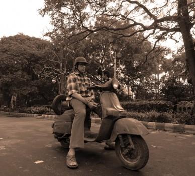 On Saturday morning (28 November) Megastar Amitabh Bachchan was back on the road here, this time he rides scooter for Ribhu Dasgupta's 