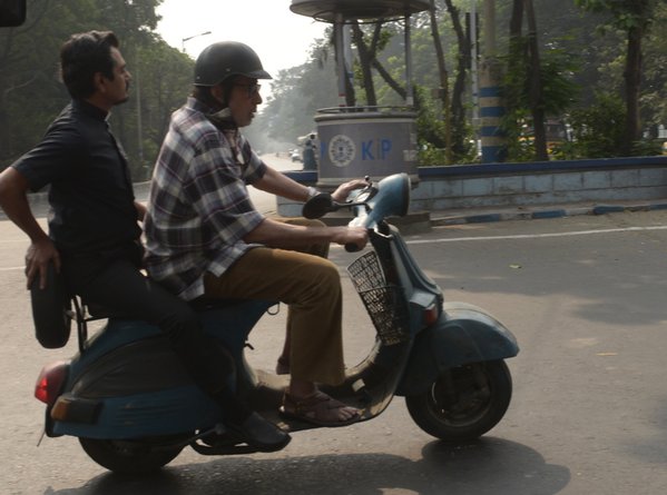 On Saturday morning (28 November) Megastar Amitabh Bachchan was back on the road here, this time he rides scooter for Ribhu Dasgupta's Amitabh Bachchan,Amitabh Bachchan rides scooter,Te3N,Amitabh Bachchan in Te3N,actor Amitabh Bachchan,Amitabh Bachchan new movie,Amitabh Bachchan new pics,Amitabh Bachchan new images,Amitabh Bachchan new photos,Amitabh Bachchan stills