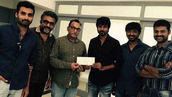 Kollywood stars like Suriya, Dhanush, Sivakarthikeyan and others donated huge amounts to Chennai Flood victims. Surya,Dhanush,Sivakarthikeyan,Chennai flood,Chennai Flood victims,Surya donates for Chennai flood,Dhanush donates for Chennai flood,Sivakarthikeyan donates for Chennai flood