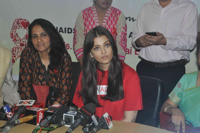 Bollywood Actress Aishwarya Rai Bachchan with UNAIDS' 'Create Awareness on World AIDS Day. Aishwarya Rai Bachchan,Aishwarya Rai,Aishwarya Rai Awareness on World AIDS Day,Aishwarya Rai Bachchan on world aids day,Aishwarya Rai Bachchan Visit Cooper Hospital