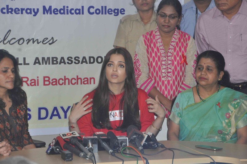 Bollywood Actress Aishwarya Rai Bachchan with UNAIDS' 'Create Awareness on World AIDS Day. Aishwarya Rai Bachchan,Aishwarya Rai,Aishwarya Rai Awareness on World AIDS Day,Aishwarya Rai Bachchan on world aids day,Aishwarya Rai Bachchan Visit Cooper Hospital