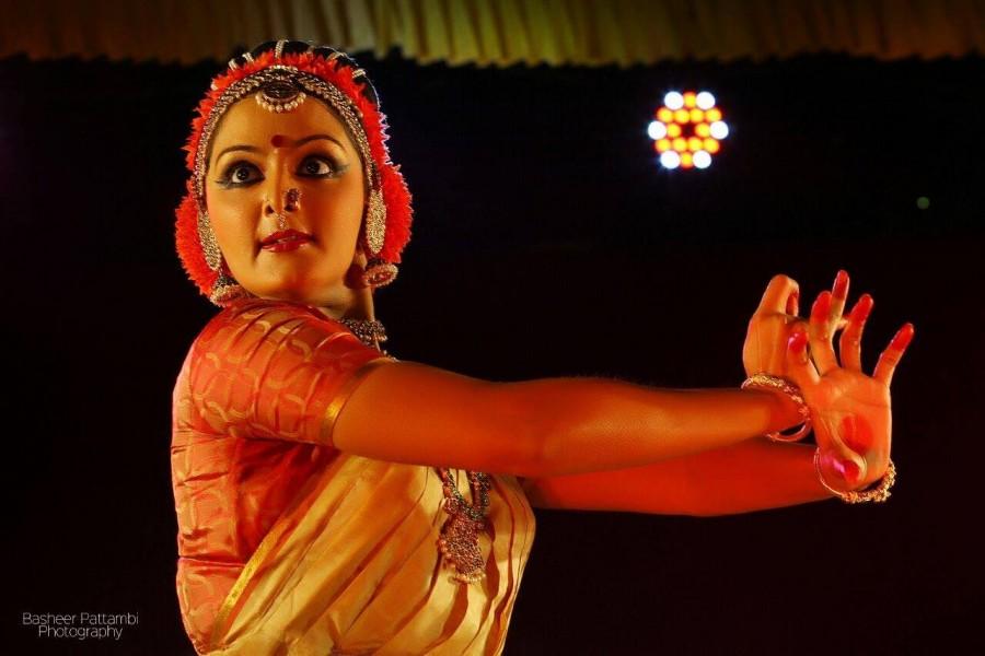Manju Warrier Manju warrier,manju warrier photos,manju warrier dance photos,manju warrier dance,manju warrier films,Ennum Eppozhum