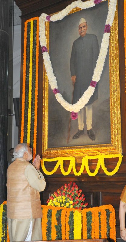 Prime Minister Narendra Modi on Thursday paid tributes to India's first President, Rajendra Prasad on his birth anniversary. Narendra Modi,modi,Rajendra Prasad,first President Rajendra Prasad,Rajendra Prasad birth anniversary,PM pays tribute to Rajendra Prasad