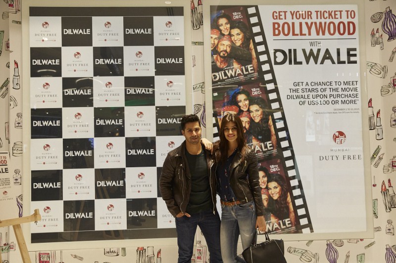 Shah Rukh Khan, Kajol, Varun Dhawan at Mumbai Duty Free. Shah Rukh Khan,Kajol,Varun Dhawan,Kriti Sanon,Dilwale,Dilwale team,Team 'Dilwale' offers fun at Mumbai Duty Free,Dilwale offers fun at Mumbai Duty Free