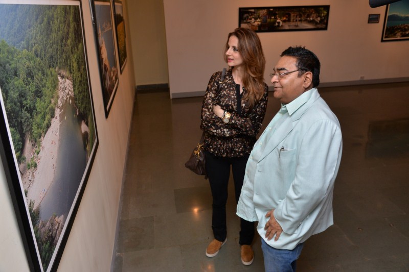Dr Mukesh Batra with Sussanne Khan at the inauguration of 11th annual charity photo exhibition showcasing Dr. Batra's collection of photographs titled 'Magic Moments' at NCPA. Sussane Khan,Sussane Khan inaugurates Mukesh Batra's art exhibition,Sussane Khan inaugurates art exhibition,Dr. Mukesh Batra's art exhibition,Dr. Mukesh Batra
