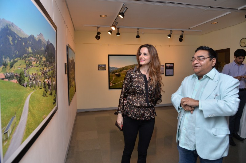 Dr Mukesh Batra with Sussanne Khan at the inauguration of 11th annual charity photo exhibition showcasing Dr. Batra's collection of photographs titled 'Magic Moments' at NCPA. Sussane Khan,Sussane Khan inaugurates Mukesh Batra's art exhibition,Sussane Khan inaugurates art exhibition,Dr. Mukesh Batra's art exhibition,Dr. Mukesh Batra