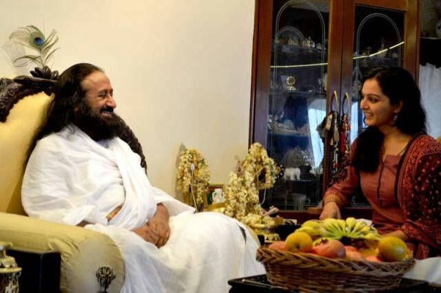 Sri Sri Ravi Shankar and Manju Warrier Manju warrier,manju warrier photos,manju warrier dance photos,manju warrier dance,manju warrier films,Ennum Eppozhum