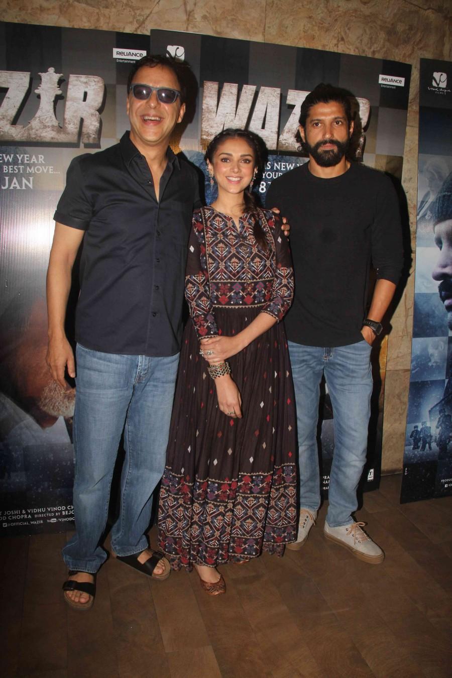 Sonu Nigam, Shreya Ghoshal, Aditi Rao Hydari, Farhan Akhtar snapped at Wazir's Tere Bin song Screening. Wazir,Tere Bin song Screening,Tere Bin,Sonu Nigam,Shreya Ghoshal,Aditi Rao Hydari,Farhan Akhtar