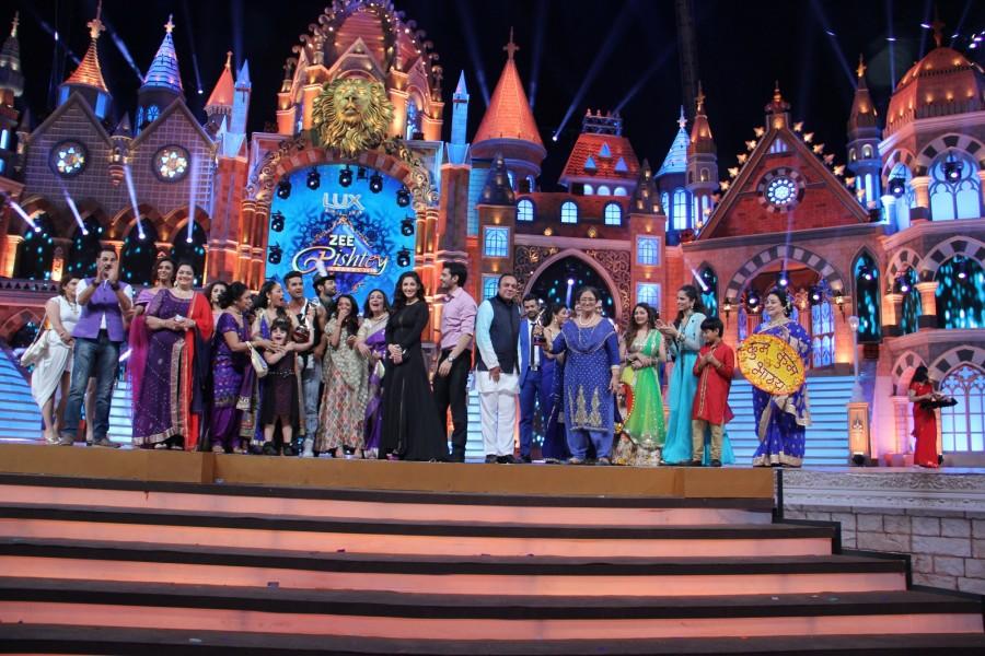 Popular TV shows Zee Rishtey Awards 2015,Zee Rishtey Awards,Kumkum Bhagya,Ek Tha Raja Ek Thi Rani,Zee Rishtey Awards pics,Zee Rishtey Awards images,Zee Rishtey Awards photos,Zee Rishtey Awards pictures
