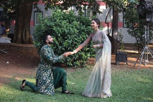 Bollywood actor Ranveer Singh and Actress Deepika Padukone promote 'Bajirao Mastani' on the sets of 'Swaragini'.