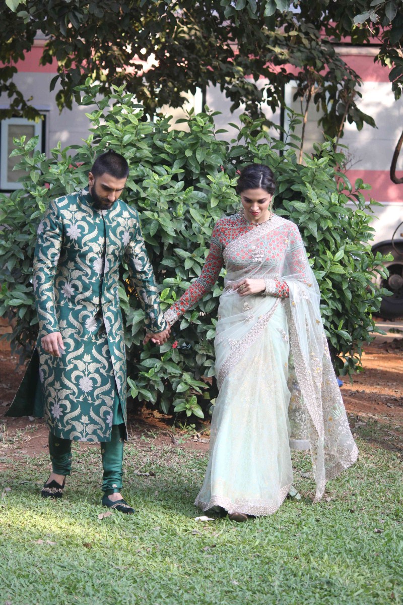 Bollywood actor Ranveer Singh and Actress Deepika Padukone promote 'Bajirao Mastani' on the sets of 'Swaragini'. Bajirao Mastani,Ranveer Singh,Deepika Padukone,Swaragini,Bajirao Mastani promotion,Bajirao Mastani movie promotion,Ranveer Singh and Deepika Padukone