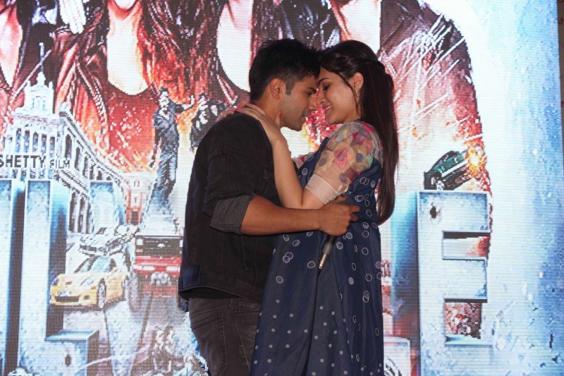 Bollywood actor Varun Dhawan and actress Kriti Sanon promote their upcoming film 'Dilwale' at Mithibai College in Mumbai. Dilwale,Dilwale promotion,Varun Dhawan,Kriti Sanon,Varun Dhawan and Kriti Sanon,bollywood movie Dilwale