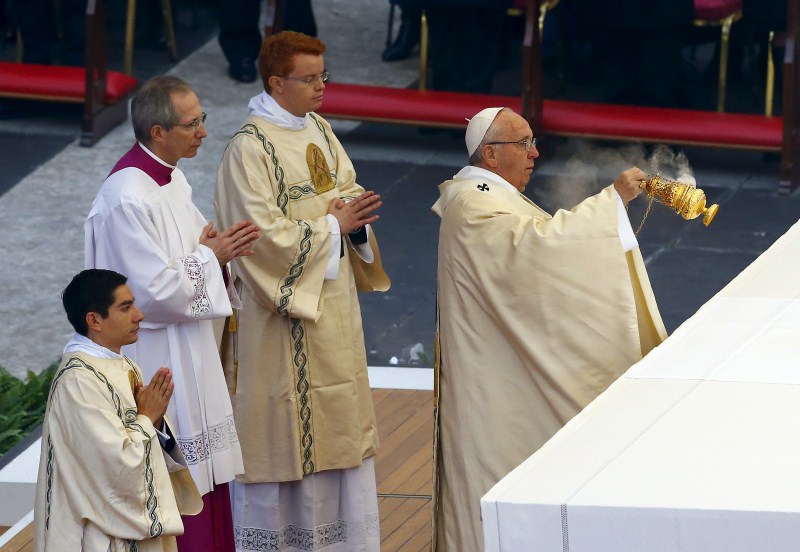 Tens of thousands of Catholic pilgrims assembled in Rome Tuesday to watch Pope Francis open a Pope Francis,Catholic Jubilee,Pope Francis opens the door to Catholic Jubilee,Catholic pilgrims,Holy Door,St Peter's basilica