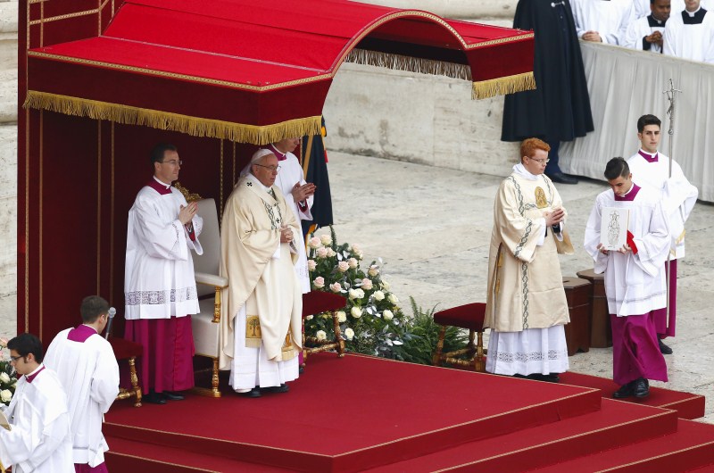 Tens of thousands of Catholic pilgrims assembled in Rome Tuesday to watch Pope Francis open a Pope Francis,Catholic Jubilee,Pope Francis opens the door to Catholic Jubilee,Catholic pilgrims,Holy Door,St Peter's basilica