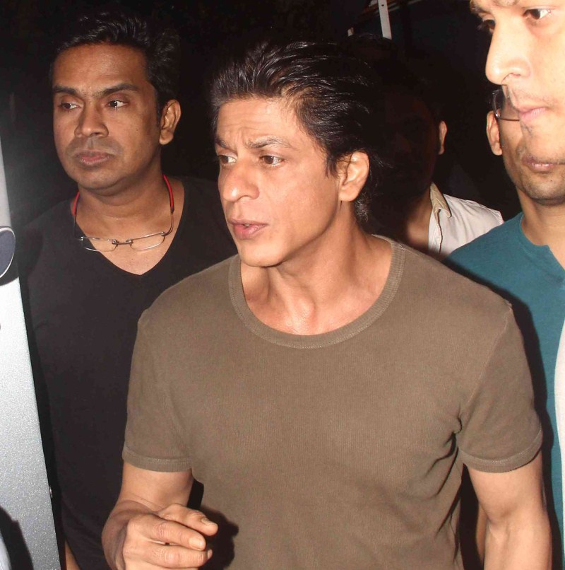 Bollywood Actor Shah Rukh Khan shoots for 'Bigg Boss 9' with Salman Khan at Mehboob Studio in Mumbai. Shah Rukh Khan,Shahrukh Khan,Salman Khan,Bigg Boss 9',Shah Rukh Khan and Salman Khan