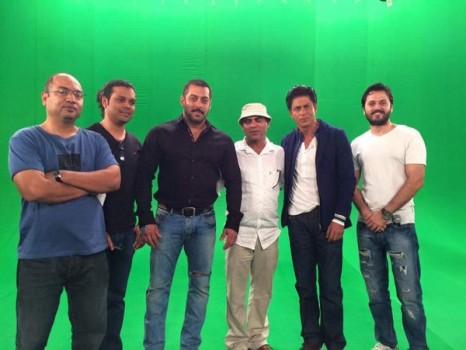 Bollywood Actor Shah Rukh Khan shoots for 'Bigg Boss 9' with Salman Khan at Mehboob Studio in Mumbai.