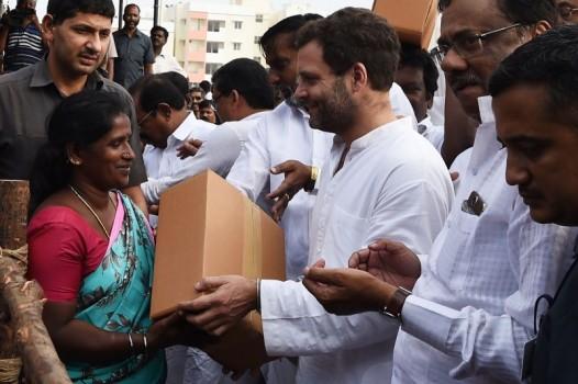 Congress vice president Rahul Gandhi meets the Chennai flood victims on 8 December 2015.