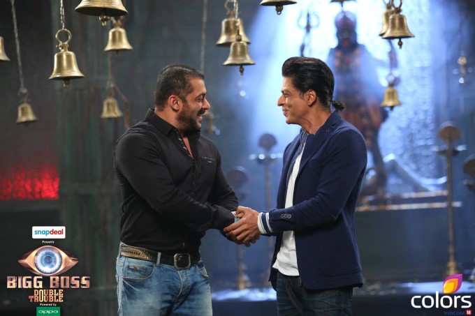 Salman Khan and Shah Rukh Khan relived a Salman Khan and Shah Rukh Khan,Salman Khan,Shah Rukh Khan,Karan Arjun,Bigg Boss Nau,Bigg Boss 9