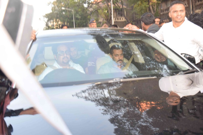 Bollywood megastar Salman Khan was acquitted on Thursday (10 December) by the Bombay High Court of all charges in the 2002 accident that killed a pavement dweller. Salman Khan,Salman khan hit and run case,salman khan hit and run,salman khan acquitted,Salman Khan returns home