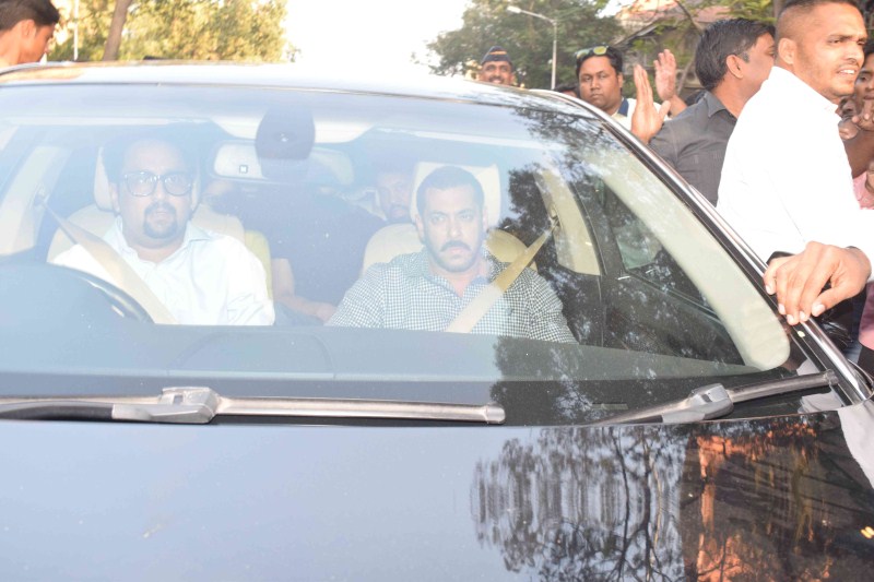 Bollywood megastar Salman Khan was acquitted on Thursday (10 December) by the Bombay High Court of all charges in the 2002 accident that killed a pavement dweller. Salman Khan,Salman khan hit and run case,salman khan hit and run,salman khan acquitted,Salman Khan returns home