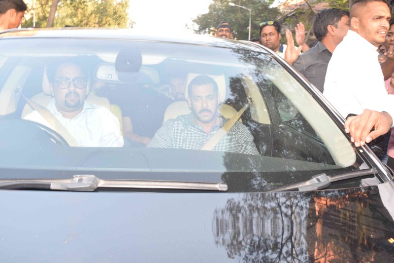 Salman Khan returns home after High Court verdict - Photos,Images ...