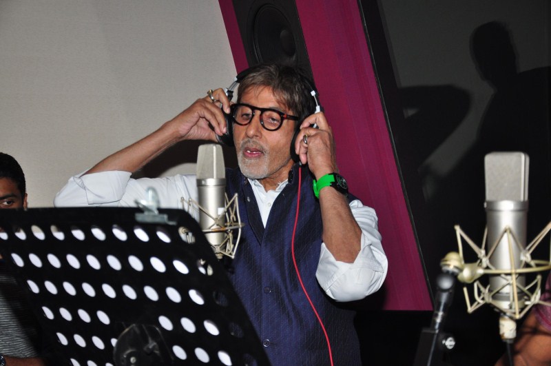 Amitabh Bachchan and Farhan Akhtar record a friendship song called Atrangi Yaari for the film Wazir. Wazir,Amitabh Bachchan,Farhan Akhtar,Atrangi Yaari,Amitabh Bachchan and Farhan Akhtar