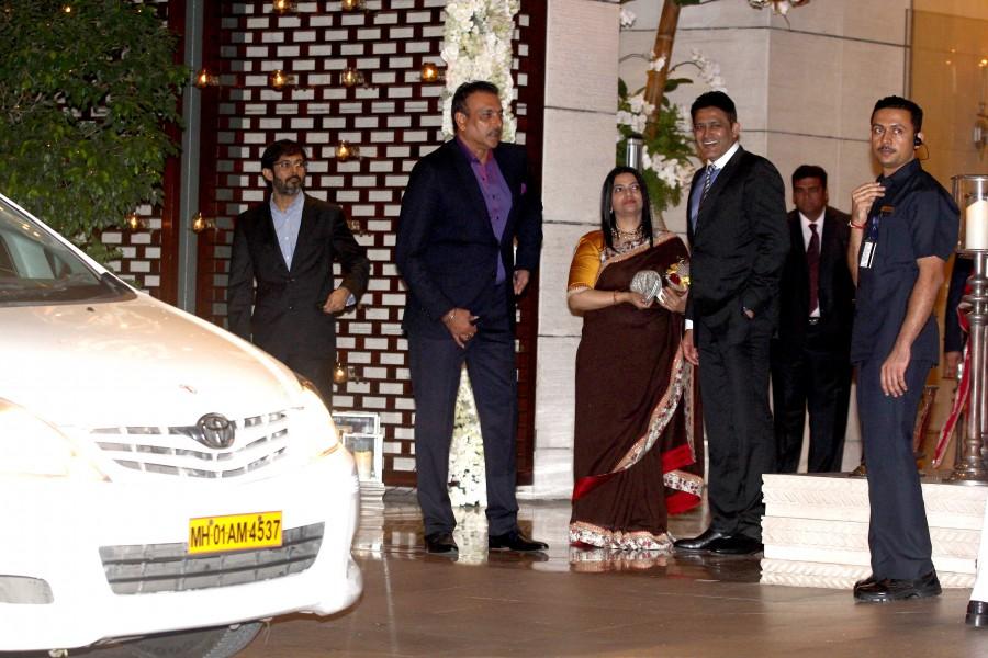 Sachin, Dhoni, Shah Rukh Khan, Kohli attend grand bash for Harbhajan Singh, Rohit Sharma in Mumbai. Rohit Sharma and Ritika Sajdeh wedding reception,Rohit Sharma wedding reception,Ritika Sajdeh wedding reception,Sachin,Dhoni,Shah Rukh Khan,Kohli,Aishwarya Rai Bachchan,Abhishek Bachchan,Akshay Kumar,Harbhajan Singh